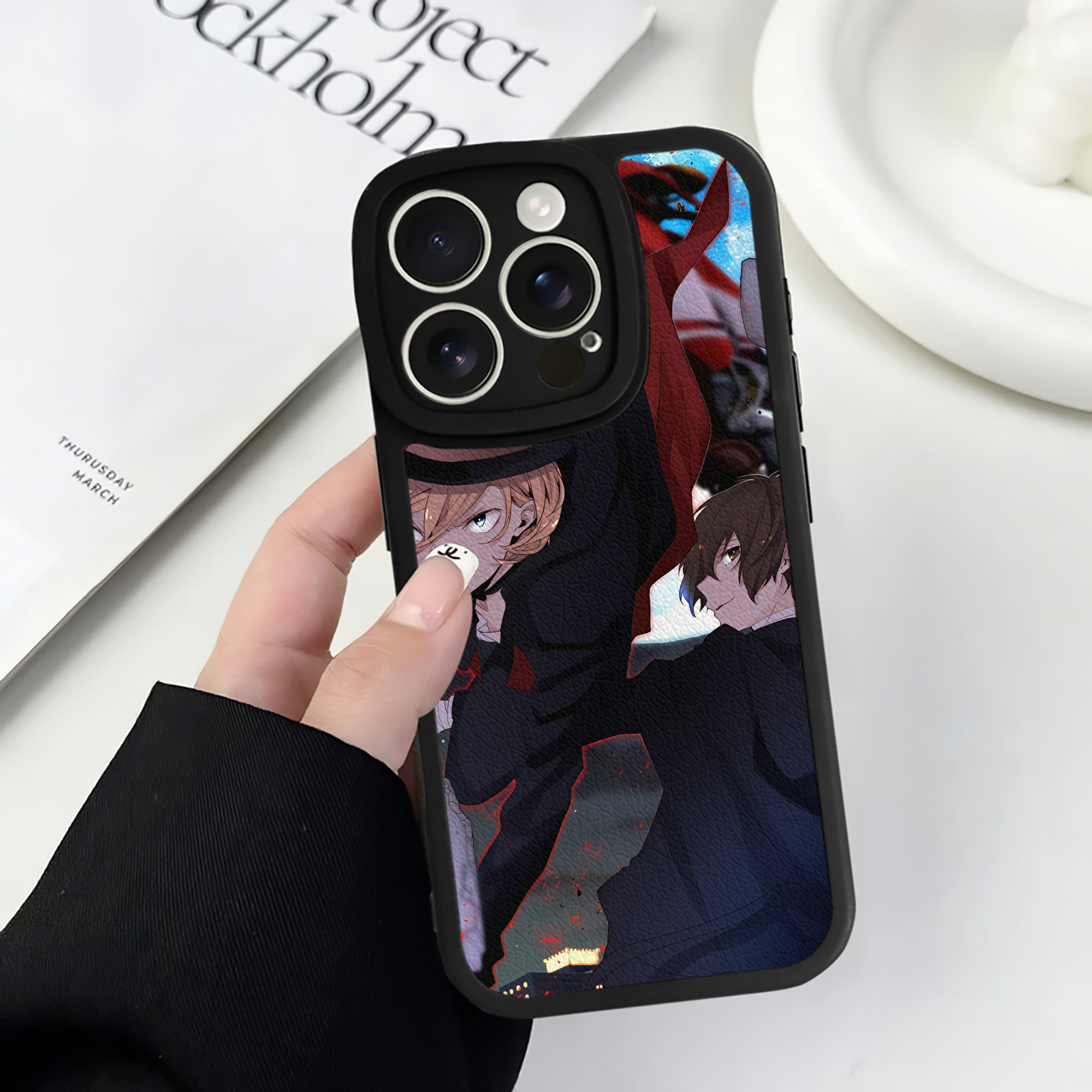 （画像用） 文豪ストレイドッグス Bungo Stray Dogs 【iPhone 16シリーズ対応】シリコンスマホケース（レザー調） 材質：シリコン
